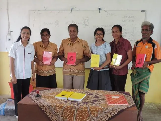 Distribusi Buku RCK dan Berjenjang di SD Praibakul 